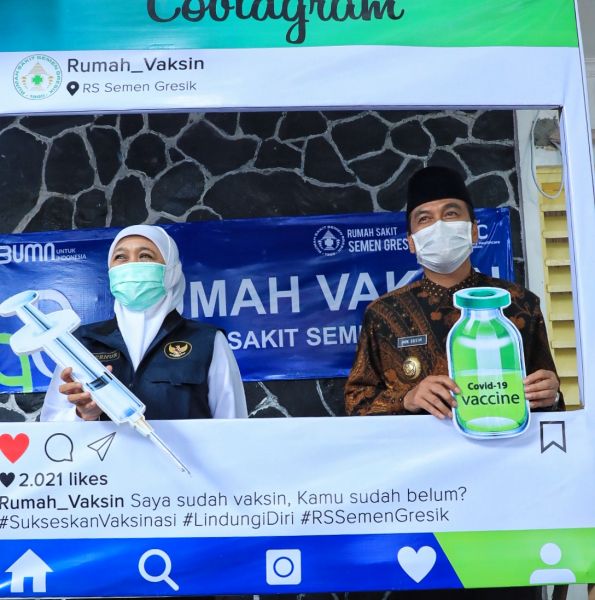 Gubernur Jatim Khofifah Indar Parawansa Tinjau Langsung Proses Vaksinasi di Gresik