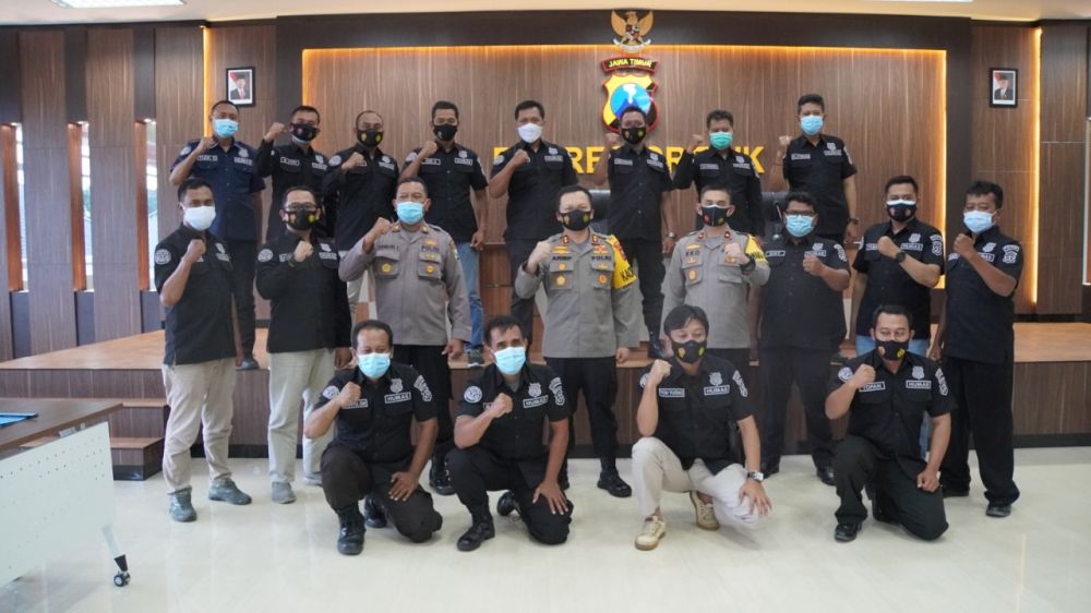 Kapolres Gresik bersama Humas Polres Gresik