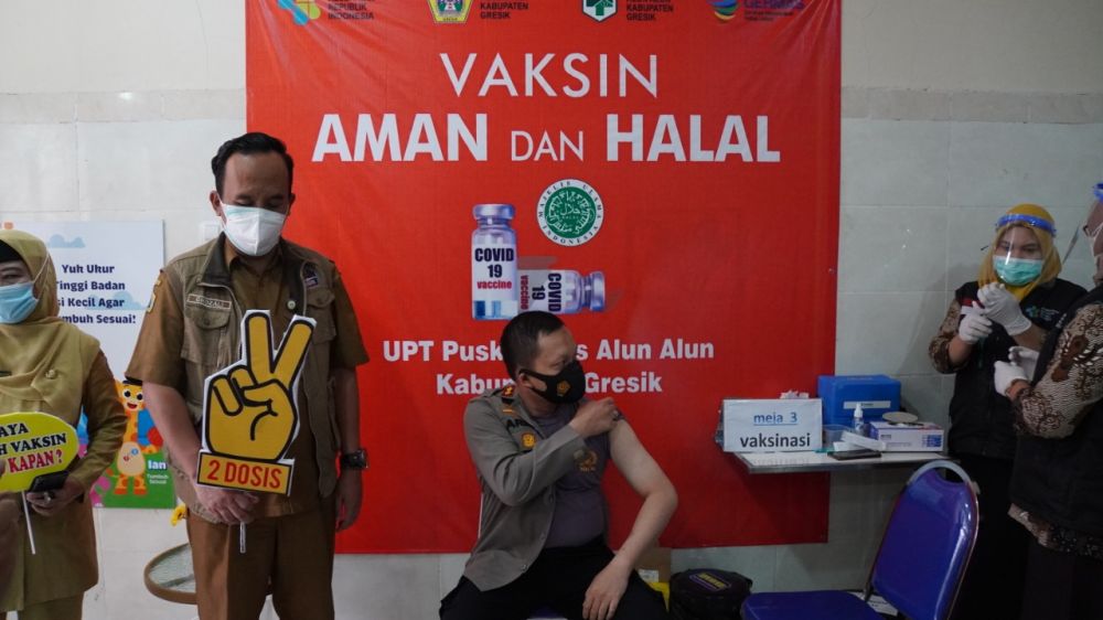 Kapolres Gresik terima Vaksin dan menunjukkan hasil setelah divaksin