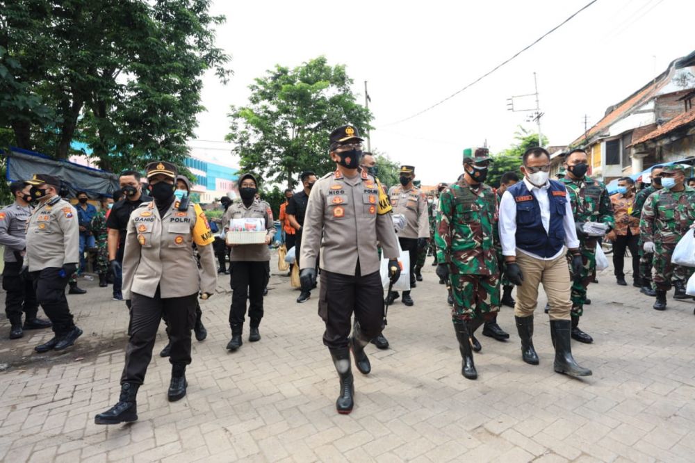Forkopimda Jatim berbagi 5 ribu paket Sembako dan 20 ribu masker