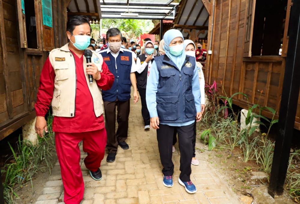 Gubernur Jatim Khofifah Indar Parawansa sedang cek kesiapan pelayanan RS lapangan Covid-19