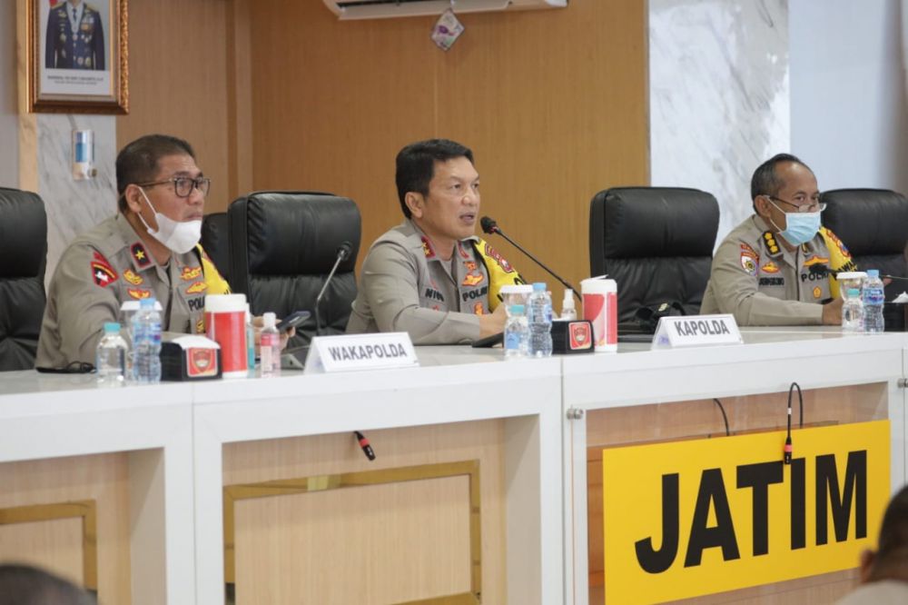 Kapolda Jatim Irjen Pol Dr Nico Afinta berikan pengarahan pada jajaran Polres Polda Jatim
