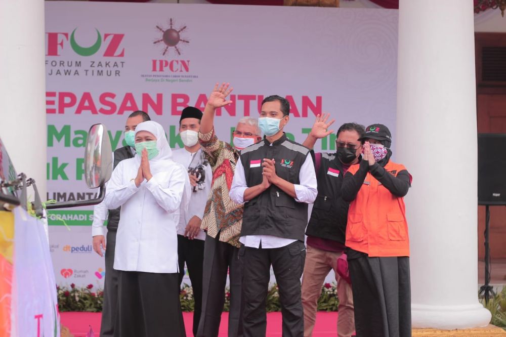 Bantuan secara simbolis dilepas Gubernur Jatim Khofifah Indar Parawansa di gedung Negara Grahadi Surabaya