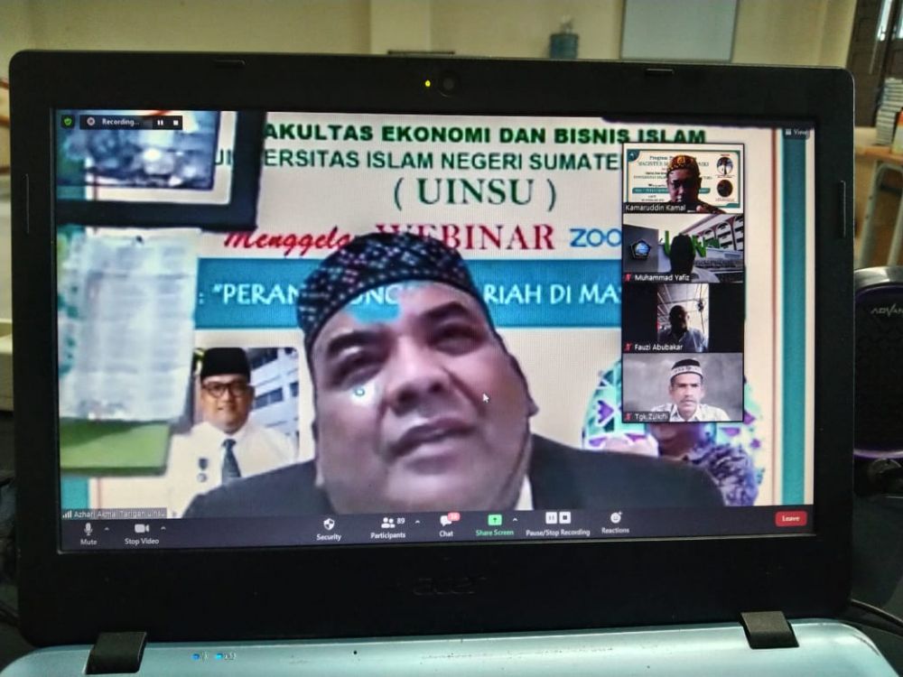Narasumber webinar,  Dr. Azhar Akmal Tarigan,  M. Ag
