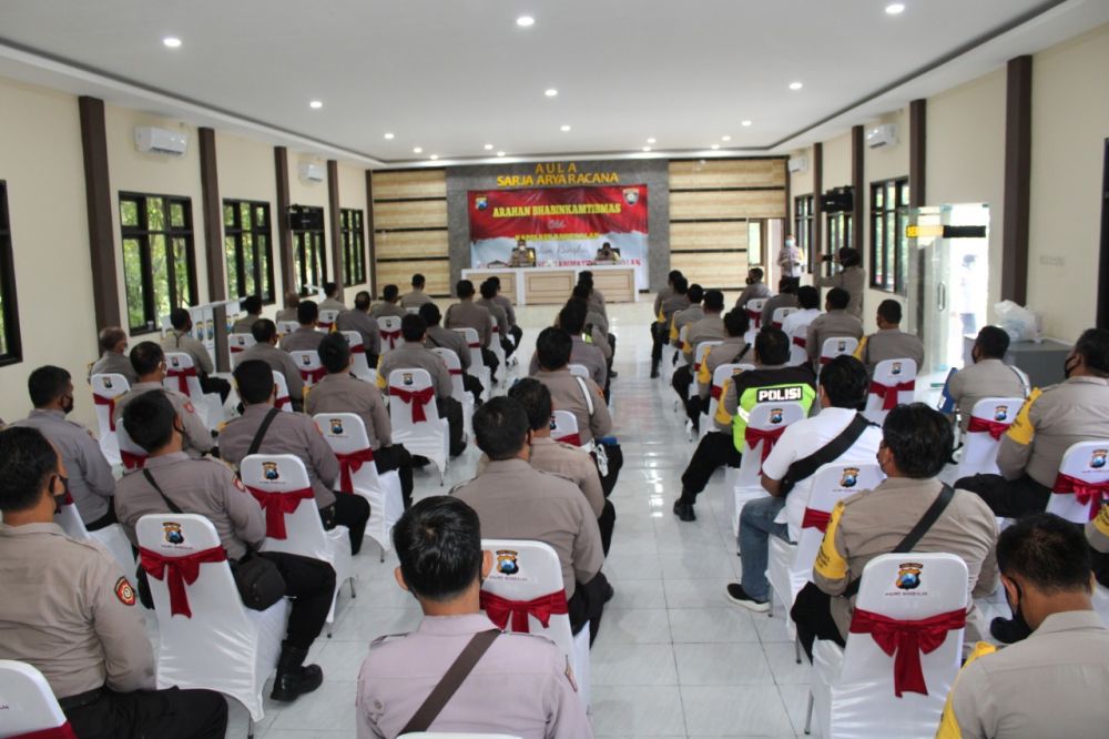 Kapolres Bangkalan berikan pengarahan ke Bhabinkamtibmas terkait PPKM pemilihan Pilkades