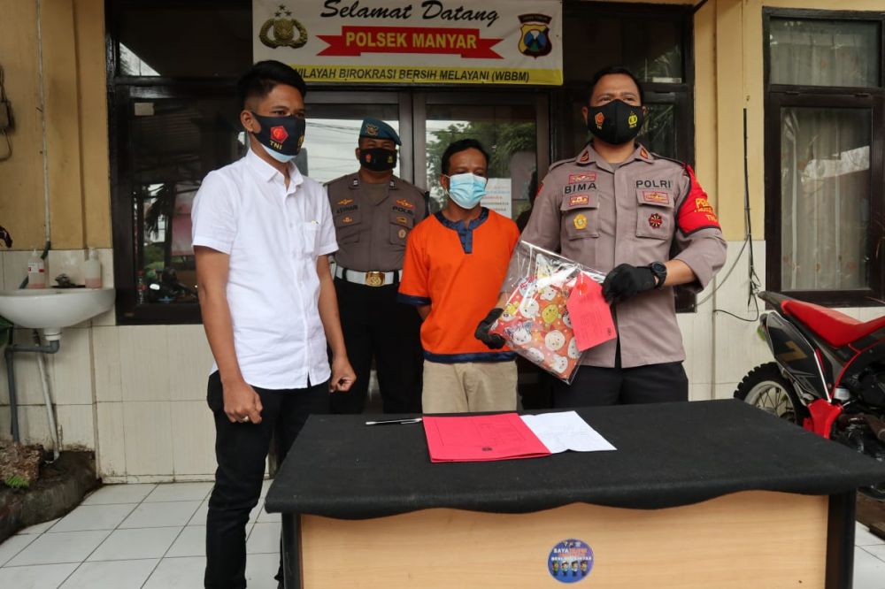 Tersangka TS diamankan Buser Polsek Manyar