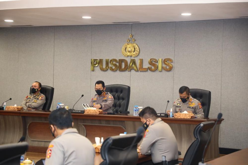 Rapat Persiapan PPKM Skala Mikro, Kabaharkam Dampingi Kapolri