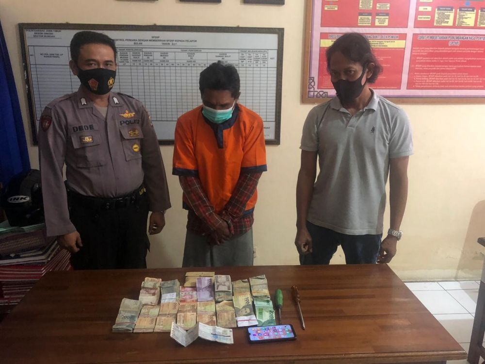 Tersangka PS diamankan bersama BB di Polsek Bungah