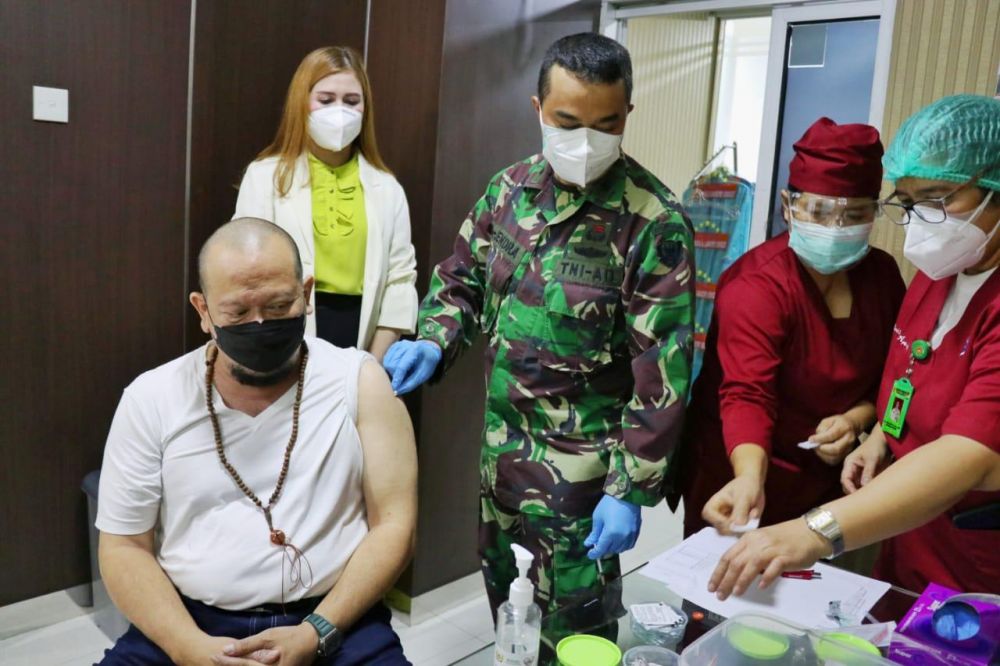 Giliran LaNyalla dan Nono Sampono di suntik vaksin sinovac