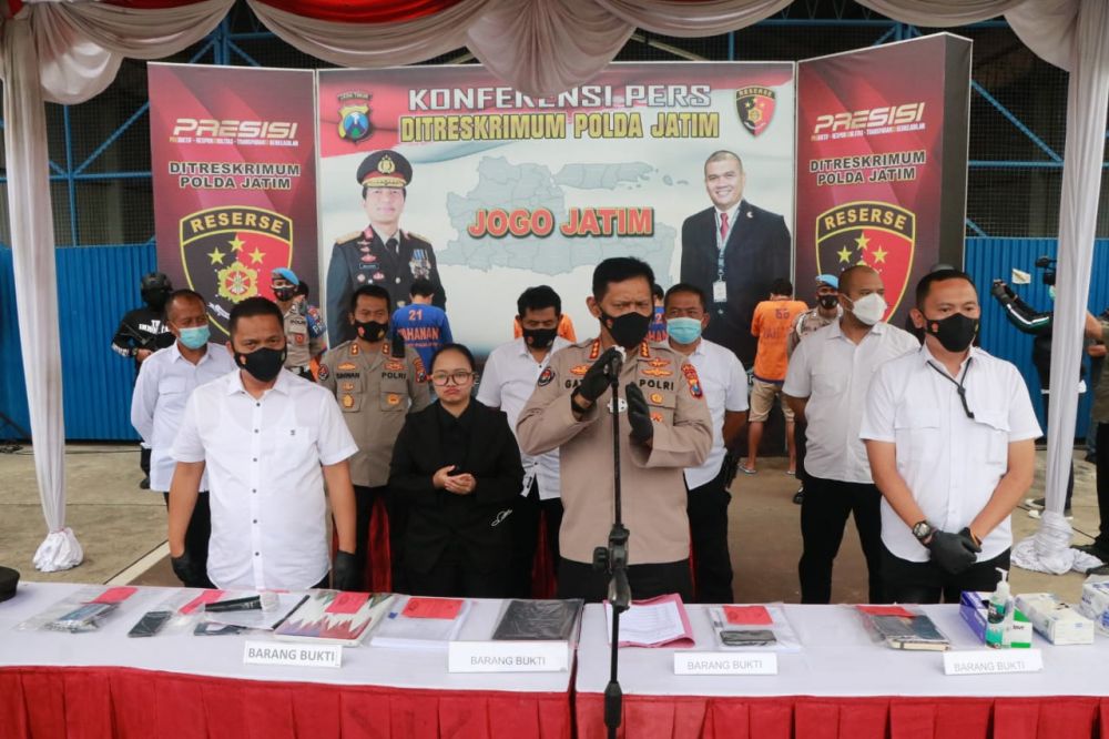 Kabid Humas Polda Jatim ungkap kasus kendaraan bodong jaringan internasional