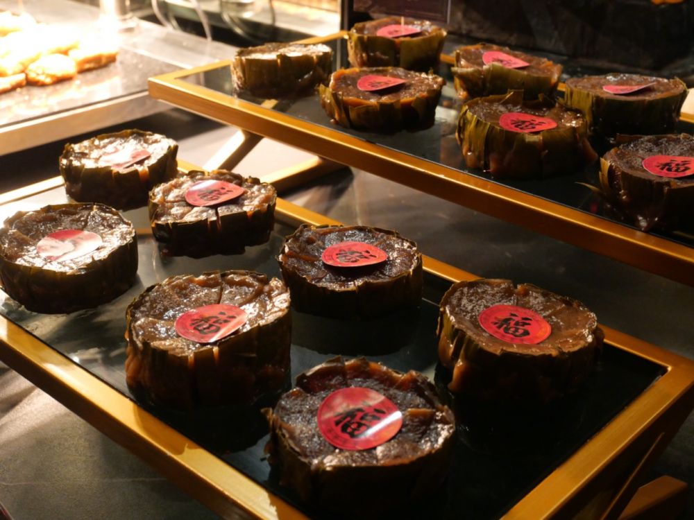 Kue n makanan khas hari Raya Imlek dan Valentine di siapkan Accor Hotel group