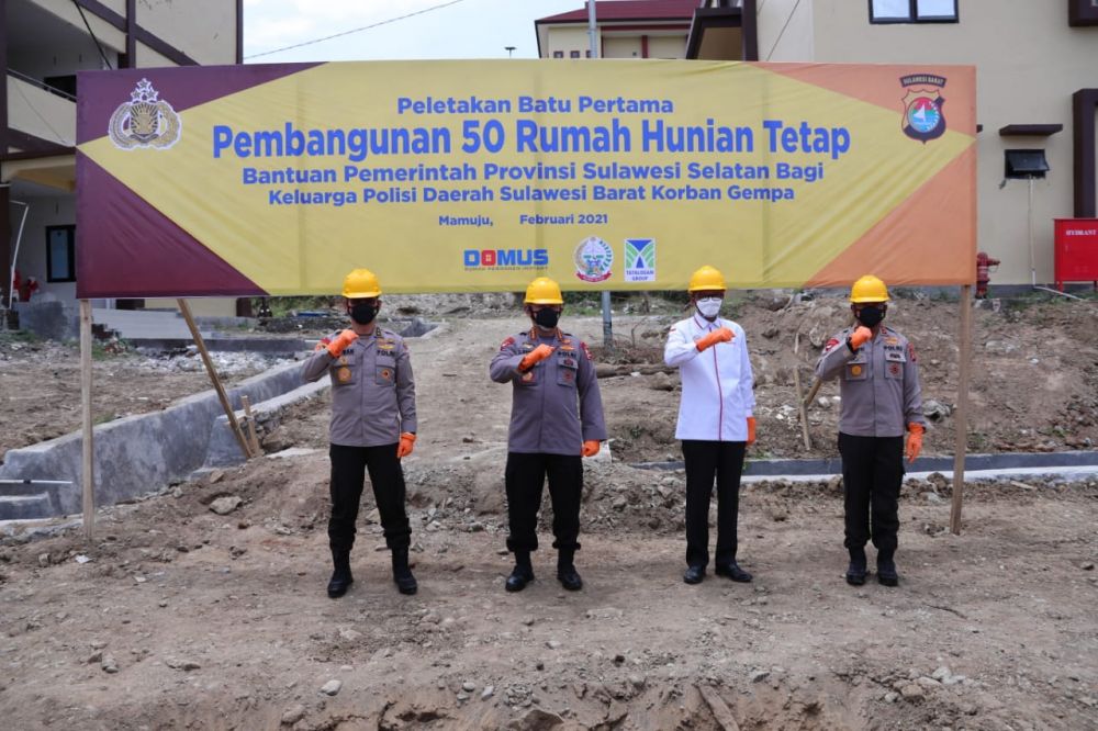 Kapolri dan Gubernur Sulsel Resmikan rumah Polisi yang terkena korban gempa