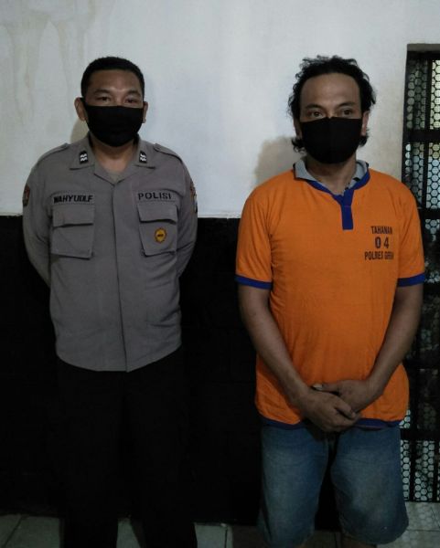 Tersangka diamankan Satresnarkoba Polres Gresik