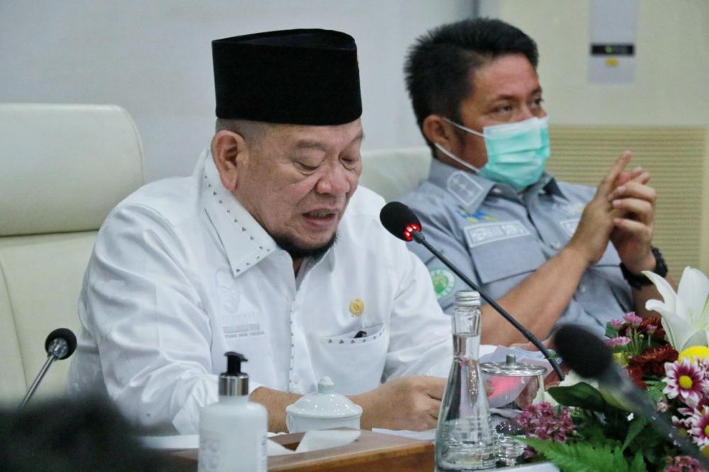 Keterangan foto:

Ketua DPD RI bersama Gubernur Sumatera Selatan saat rapat kerja dalam rangka kunjungan kerja ke Sumsel.
