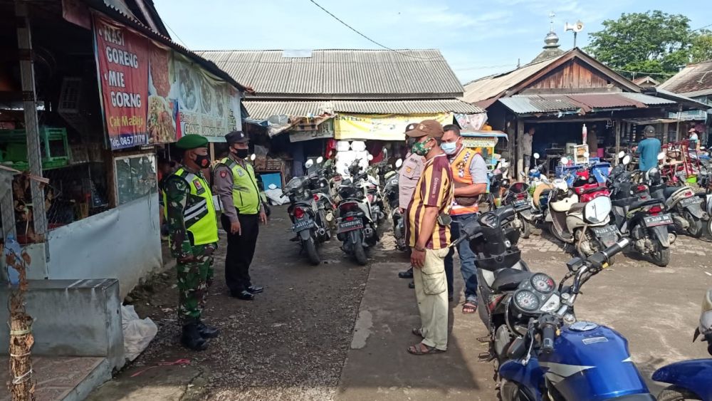 Sosialisasi PHBS Polisi Gresik Sambangi Pasar Tradisional