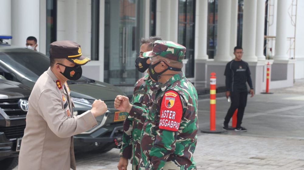 Kapolres Gresik dampingi Pangdam V Brawijaya saat kunker di Gresik