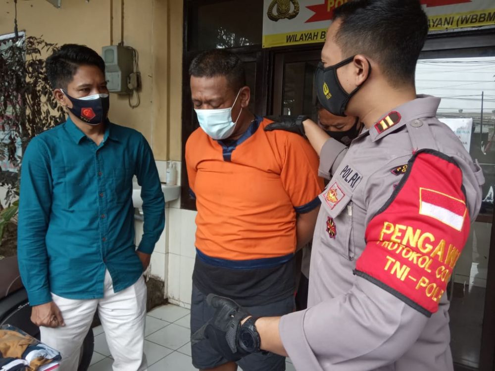 Tersangka diamankan bersama BB di Polsek Manyar