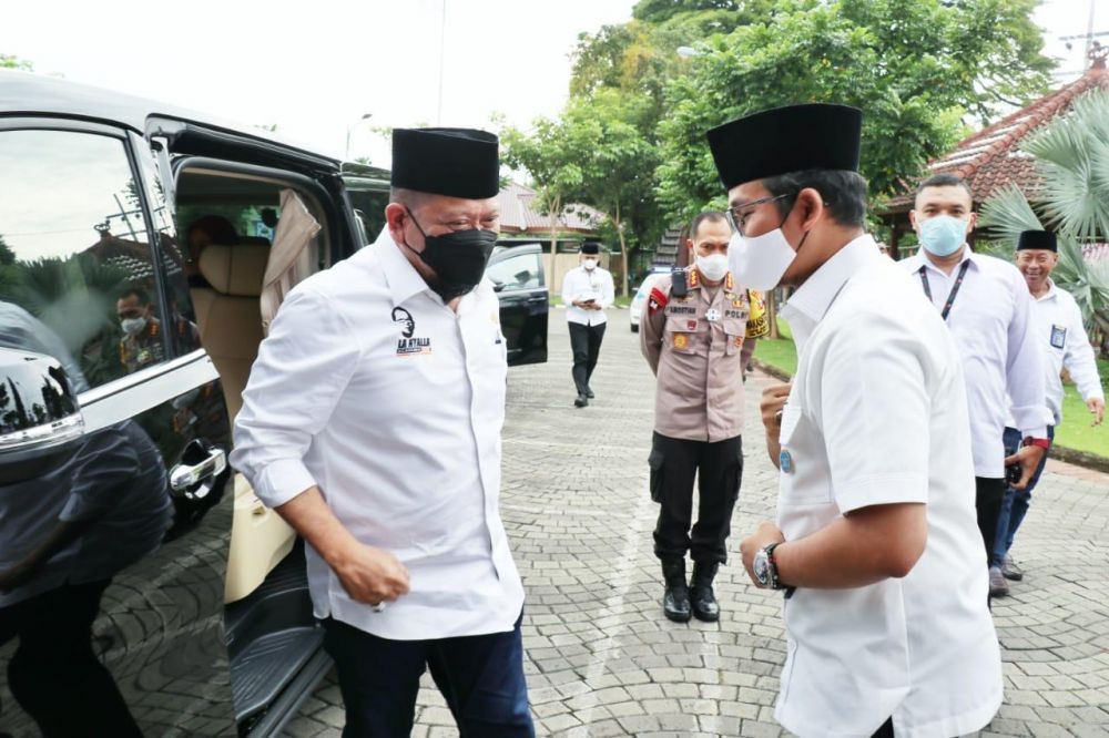 Ketua DPD RI di sambut Bupati Bangkalan Abdul Latif Amin Imron di Pendopo Bupati Bangkalan Madura