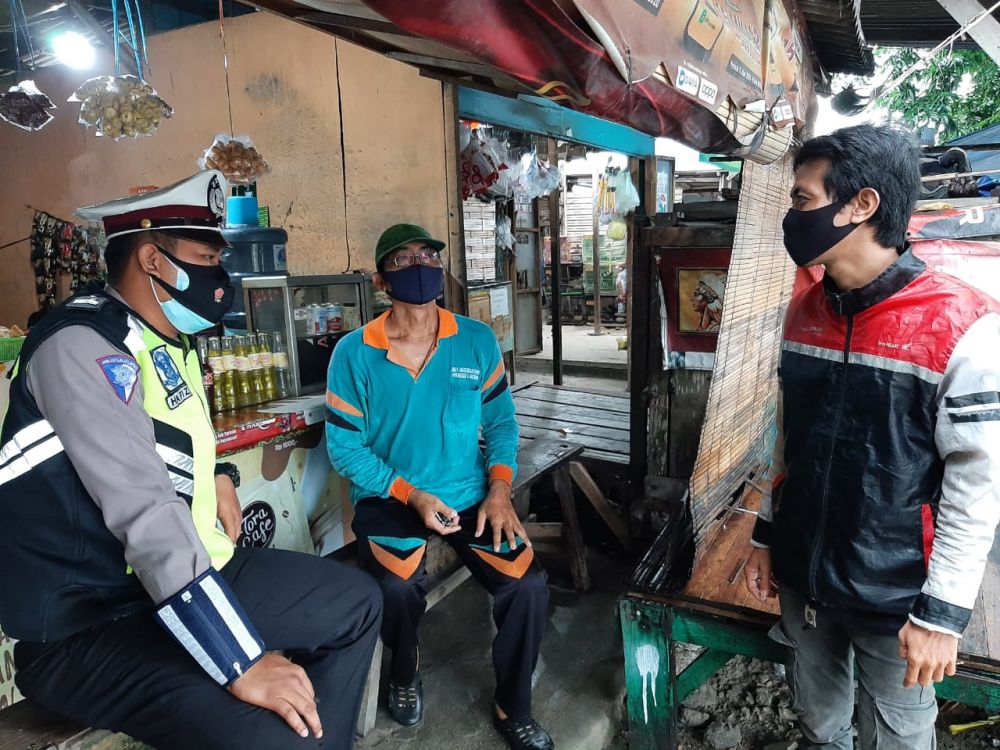 Satlantas Polres Gresik sedang sosialisasi Prokes ke Masyarakat