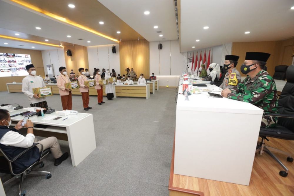 Kapolda Jatim canangkan Jatim bermasker