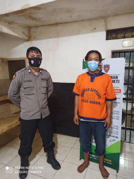 Tersangka diamankan bersama BB di Polres Gresik