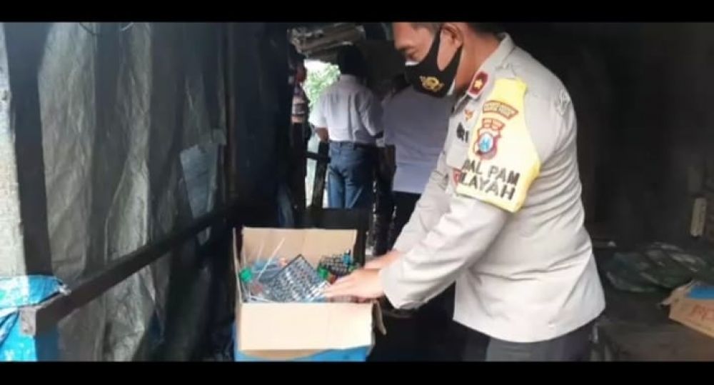 Penggrebekan oleh Polsek Semampir di Gunti