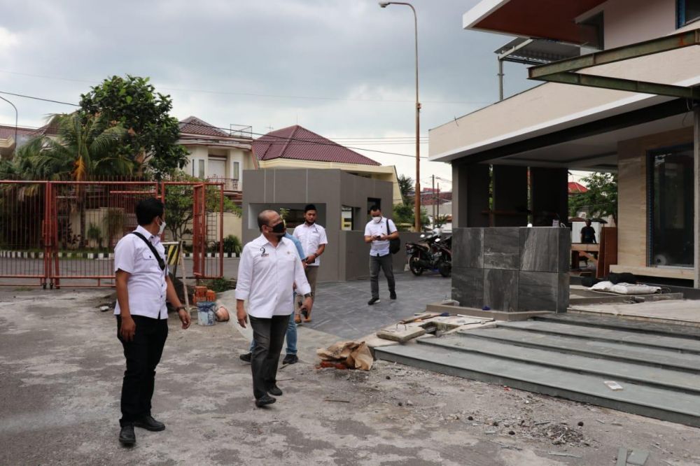 Ketua DPD RI saat meninjau salah satu bangunan properti di Surabaya beberapa waktu lalu