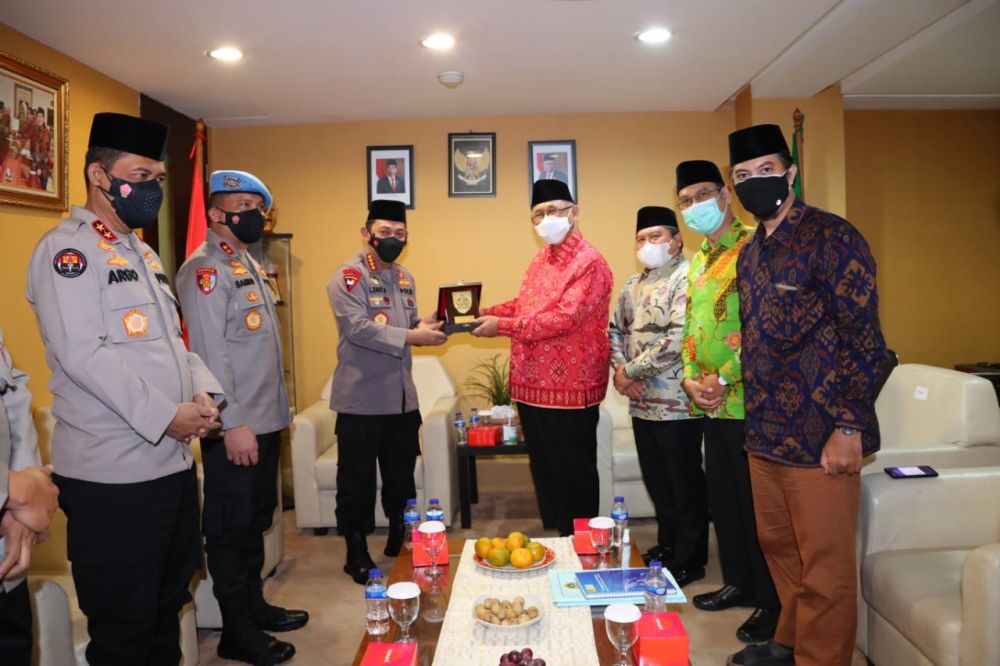 Kapolri Jenderal Listyo Sigit Prabowo sedang silaturahmi ke LDII bahas moderasi beragam
