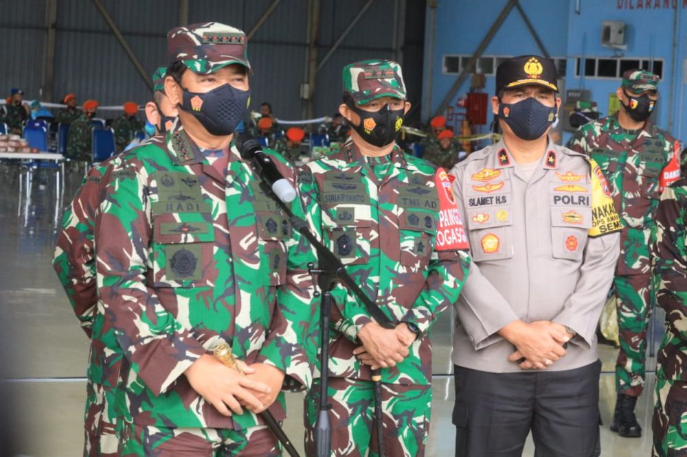 Forkopimda Jatim dan TNI Polri saat vaksinasi Covid-19 di Malang