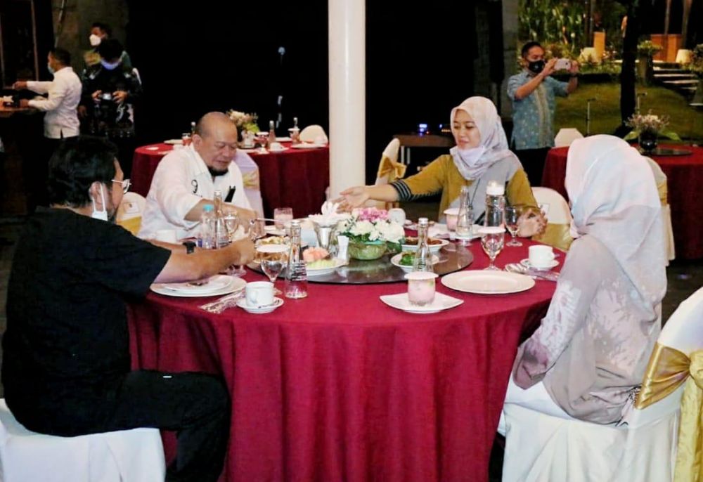 Ketua DPD RI LaNyalla Mahmud Mattalitti saat makan malam bersama wakil Gubernur Lampung Hj. Chusnunia Chalim di Hotel Sheraton Lampung