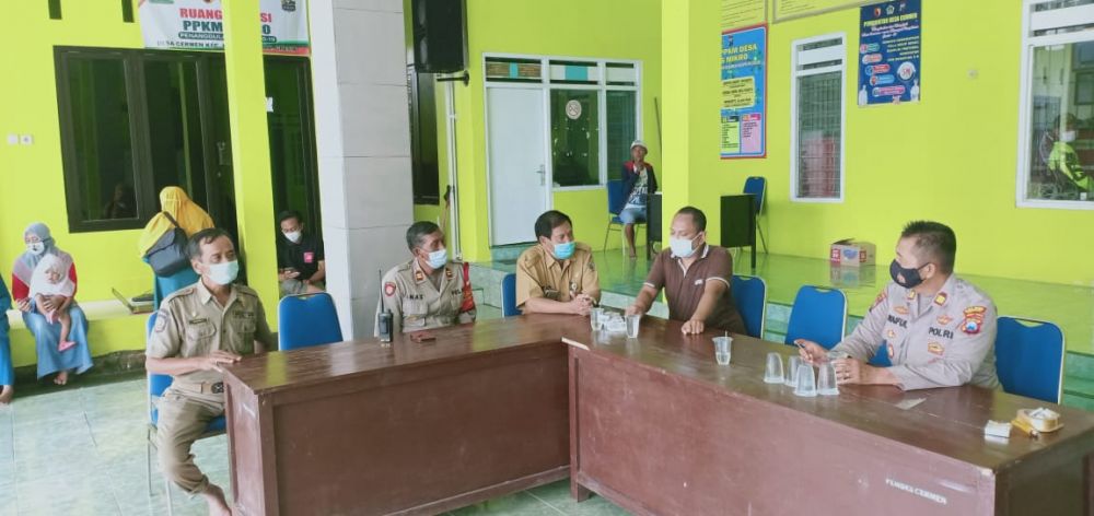 Kapolsek Kedamean dan Forkopincam Tinjau Lokasi Banjir Bergerak Cepat