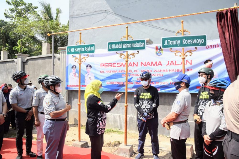 Gubernur Khofifah saat meresmikan Nama Jalan di Lingkar Tuban