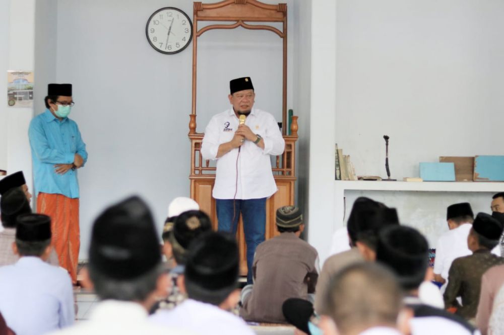 Ketua DPD RI saat berbicara di Pondok Pesantren Al-falah Karang Harjo Solo JEMBER Jatim