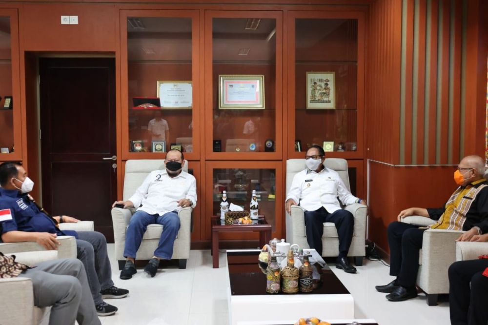 Ketua DPD RI dan rombongan berbincang dengan wakil Gubernur NTT di Kupang