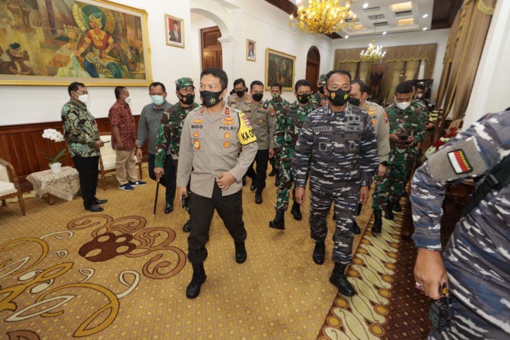 Kapolda Jatim Irjen Pol Dr Nico Afinta saat menghadiri acara HMI di gedung Negara Grahadi Surabaya