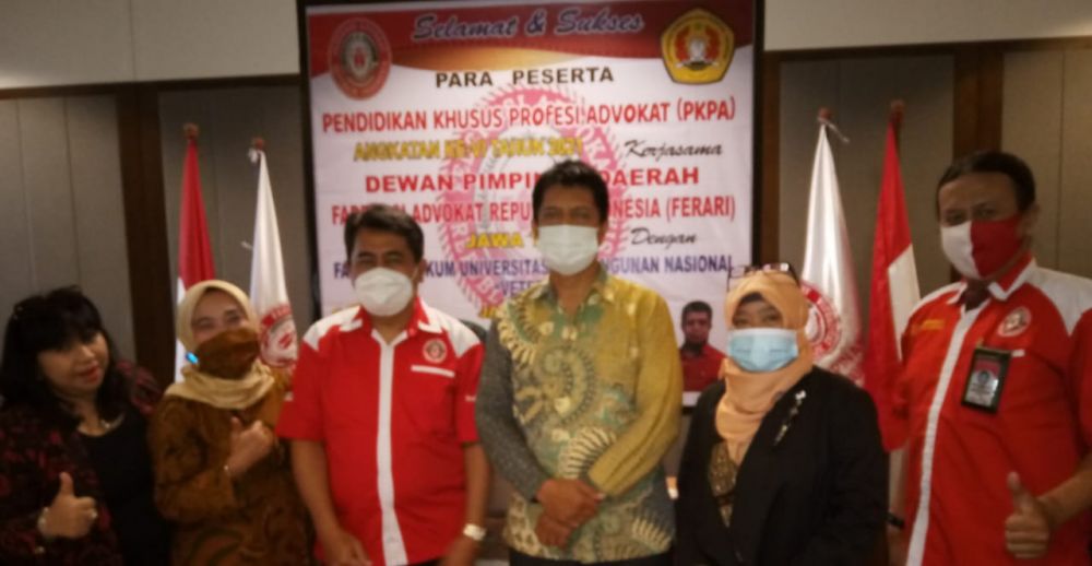 Ketua DPC Ferari Syahril bersama Agoes Soeseno, dan panitia