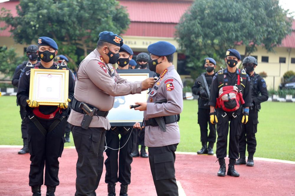 Dalam Tugas Kemanusiaan, Kapolri Apresiasi Loyalitas-Dedikasi Brimob