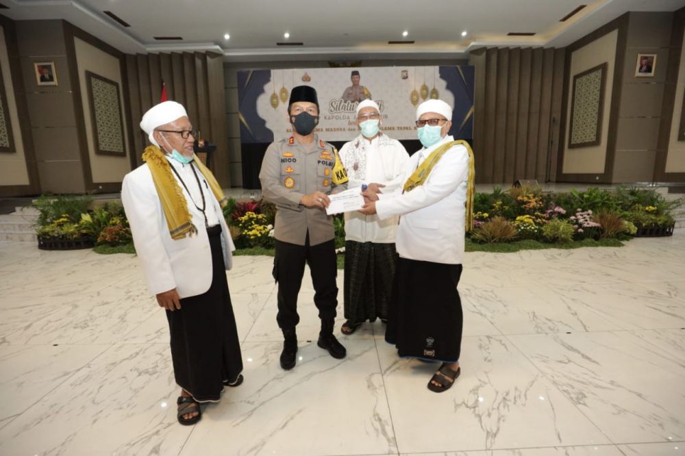 Kapolda Jatim Irjen Pol Dr Nico Afinta bersama AUMA dan AUTUDA di Gedung Mahameru Mapolda Jatim