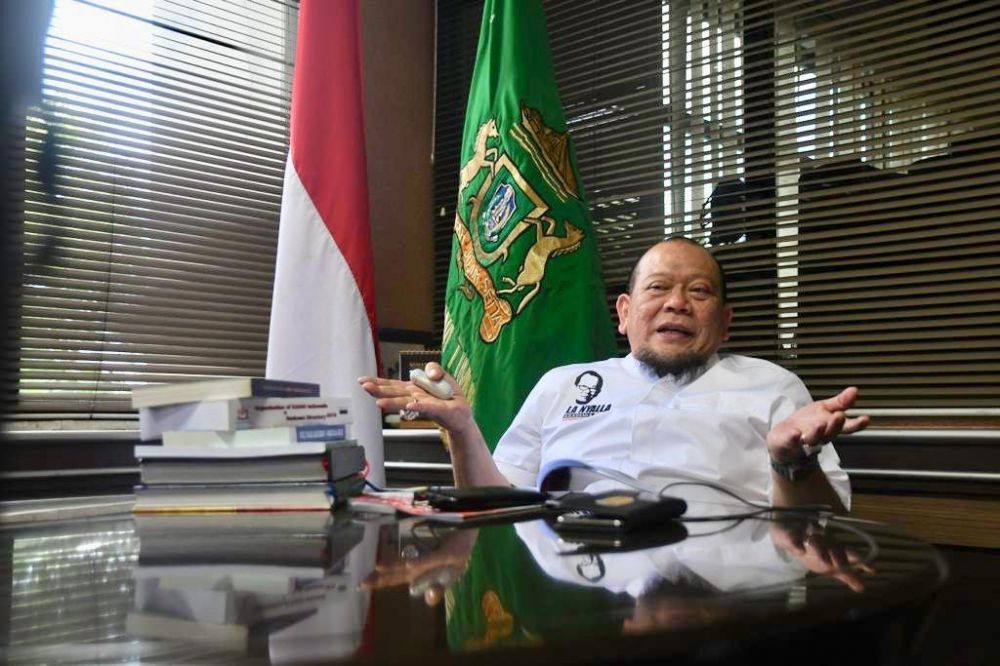 Ketua DPD RI AA LaNyalla Mahmud Mattalitti saat di wawancarai awak media