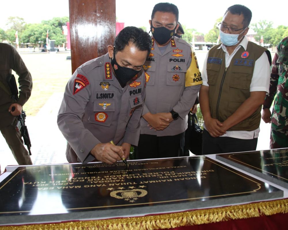 Kapolri Jenderal Listyo Sigit Prabowo saat meresmikan fasilitas gedung yang ada di Mapolda NTB
