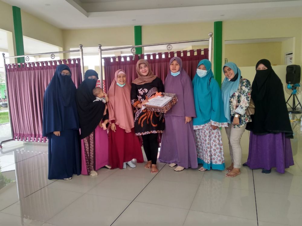 Ni Putu Via Ardina Cahyarani masuk Islam melalui da'i laznas BMH