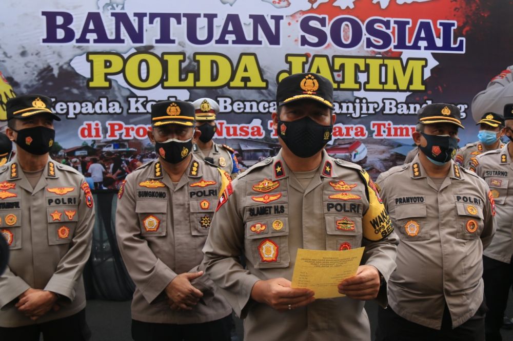 Wakapolda Jatim saat membuka giat bansos untuk NTT