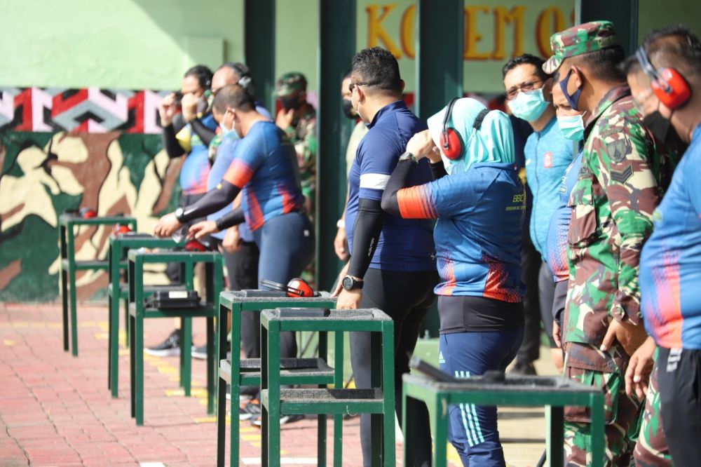 Kapolres Tanjung Perak dan Forkopimda Gowes Serta Bagi Masker