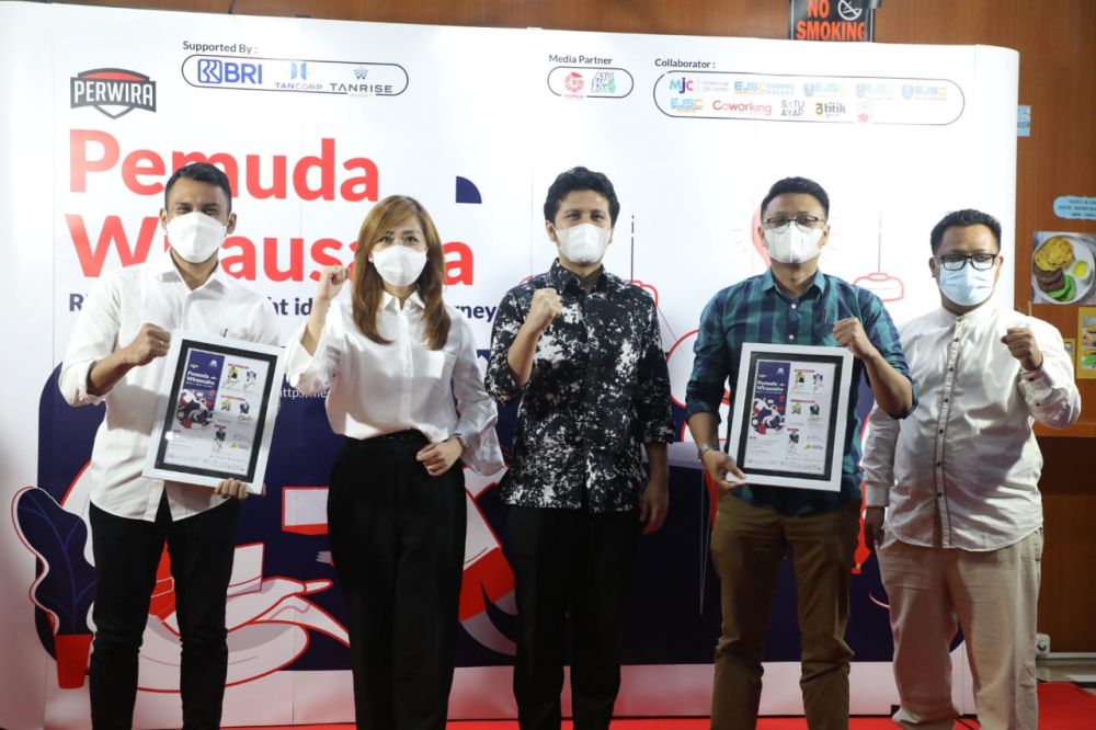 Wakil Gubernur Jatim Emil Elestianto Dardak hadiri diskusi PERWIRA (Pemuda Wirausaha) kerjasama dengan East Java Super Corridor (EJSC) yang mengumpulkan para wirausahawan muda di Bakorwil Malang