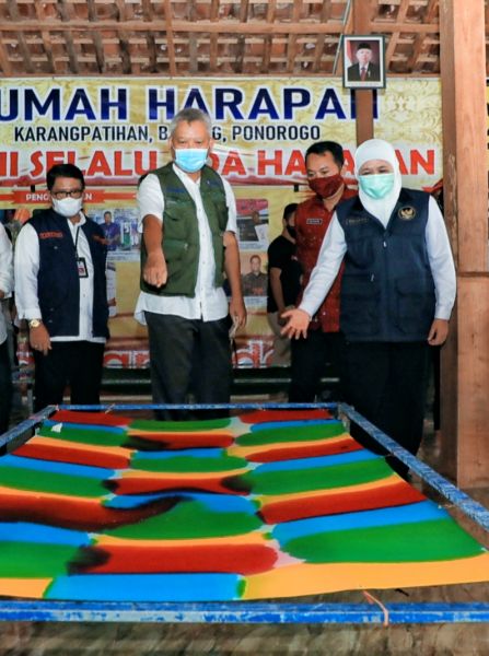 Gubernur Jatim Khofifah Indar Parawansa saat tinjau lokasi tunagrahita
