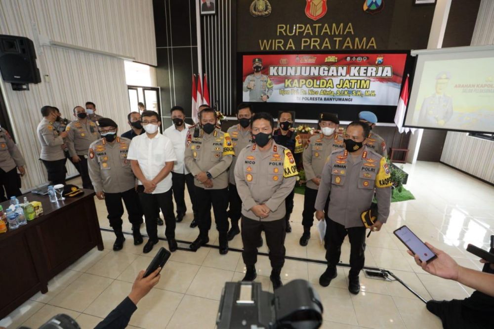 Kapolda Jatim Irjen Pol Dr Nico Afinta saat berikan keterangan terkait mudik lebaran 2021 demi memutus mata rantai Covid-19