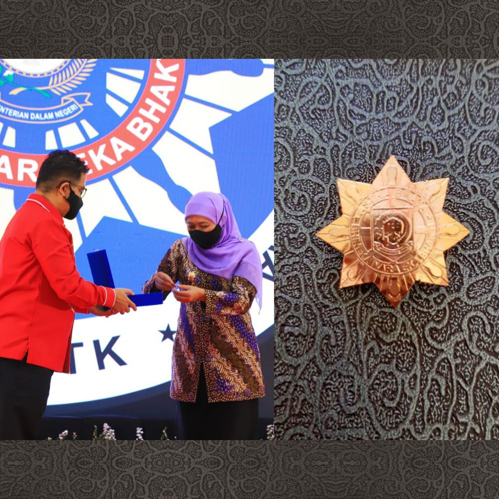 Gubernur Jatim Khofifah Indar Parawansa terima lencana kehormatan Asthabrata dari IKAPTK