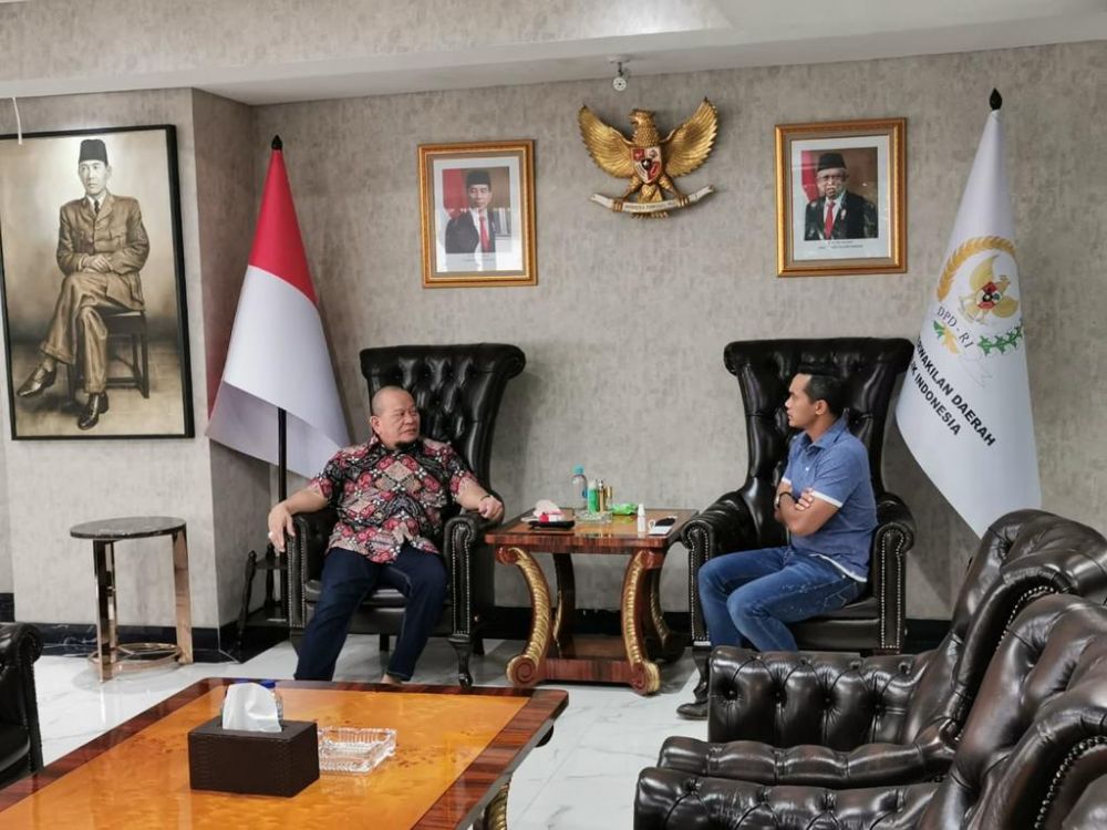 Ketua DPD RI berbincang serius dengan Anindya Bakrie wakil ketua umum kadin Indonesia