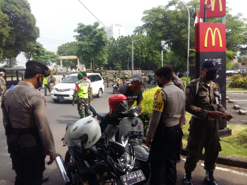 Anggota Polres Gresik gelar Ops Yustisi gabungan demi memutus mata rantai Covid-19