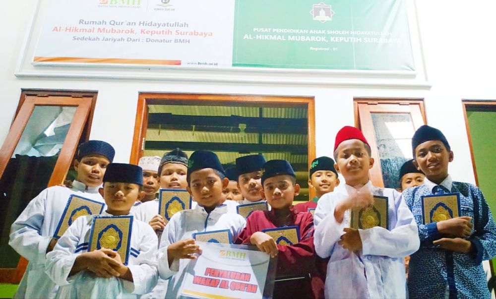 Anak-anak yang mengaji di rumah Qur'an dari laznas BMH
